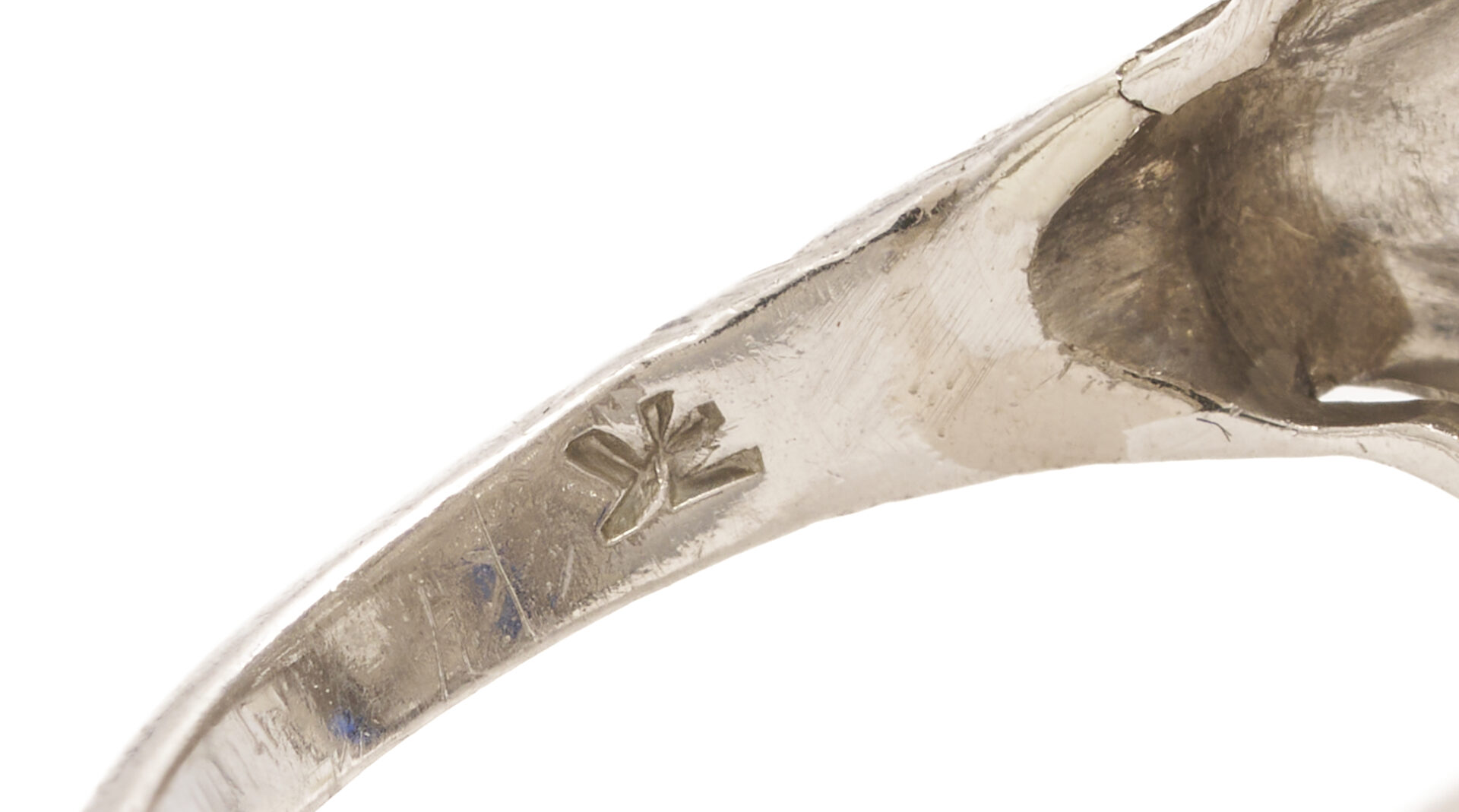 Lot 798: Art Deco Platinum Diamond & Sapphire Duchess Ring