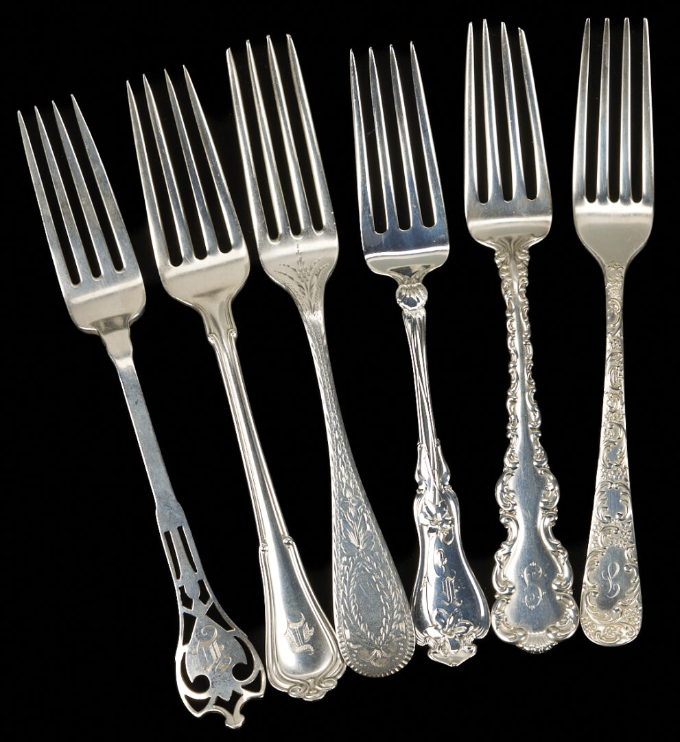 Lot 824: 20 Pcs Assorted Sterling Silver Flatware