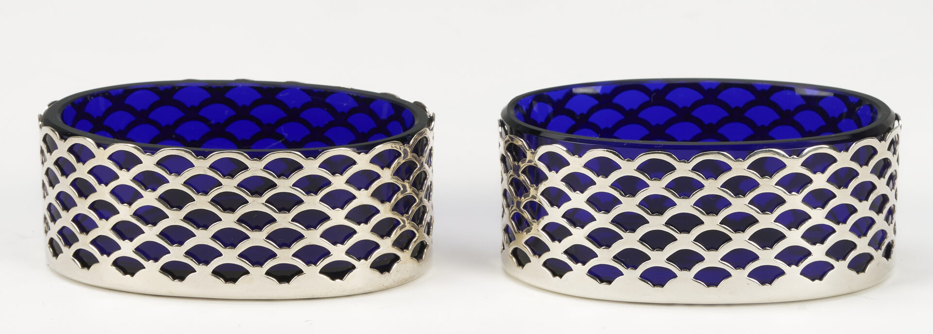 Lot 834: 32 Assorted Sterling Silver Pieces, incl. Salt Cellars