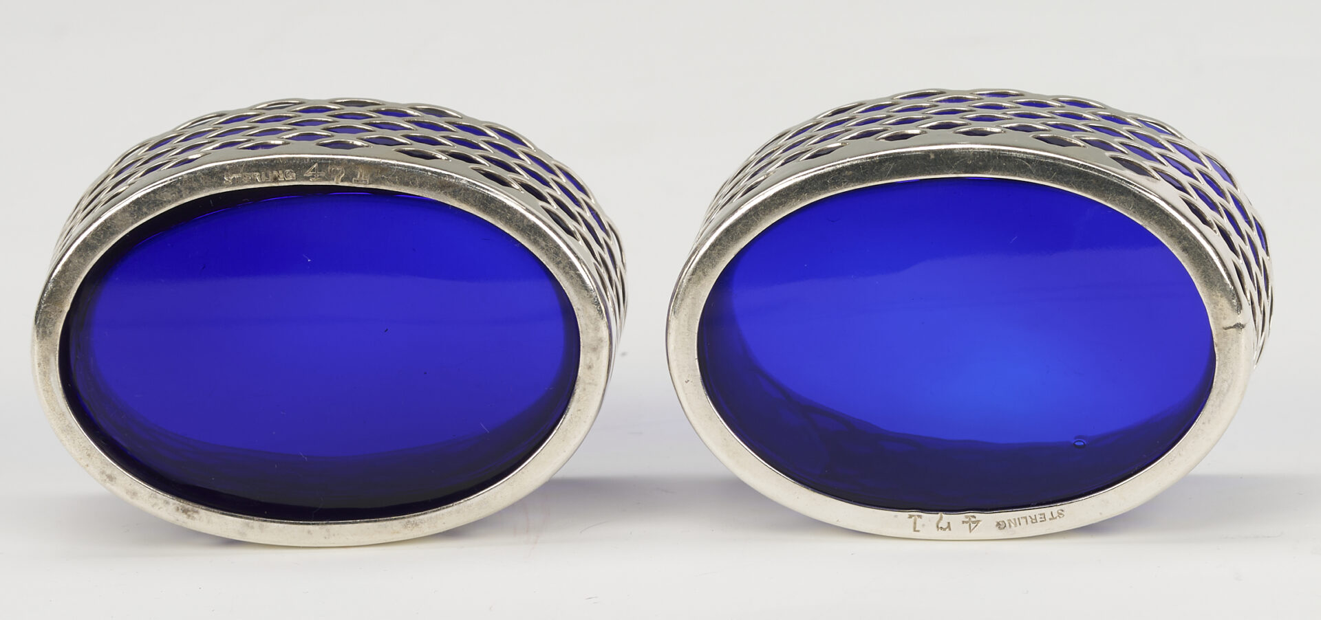 Lot 834: 32 Assorted Sterling Silver Pieces, incl. Salt Cellars