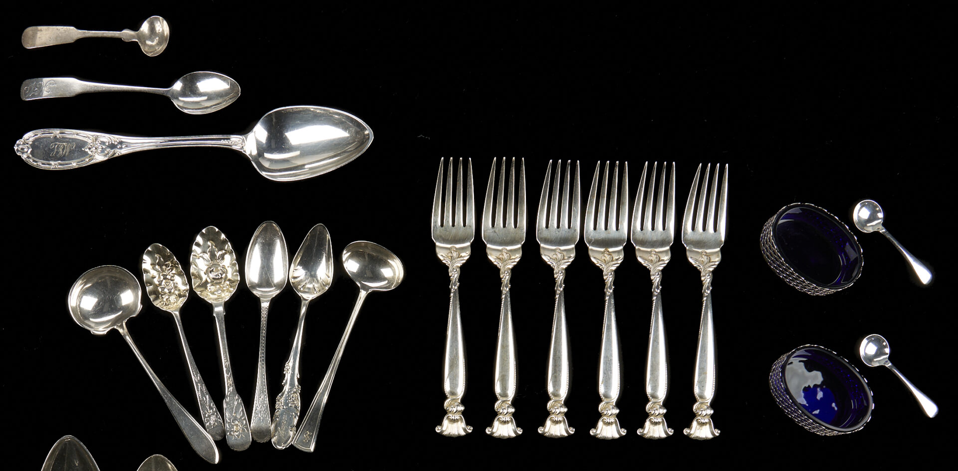 Lot 834: 32 Assorted Sterling Silver Pieces, incl. Salt Cellars