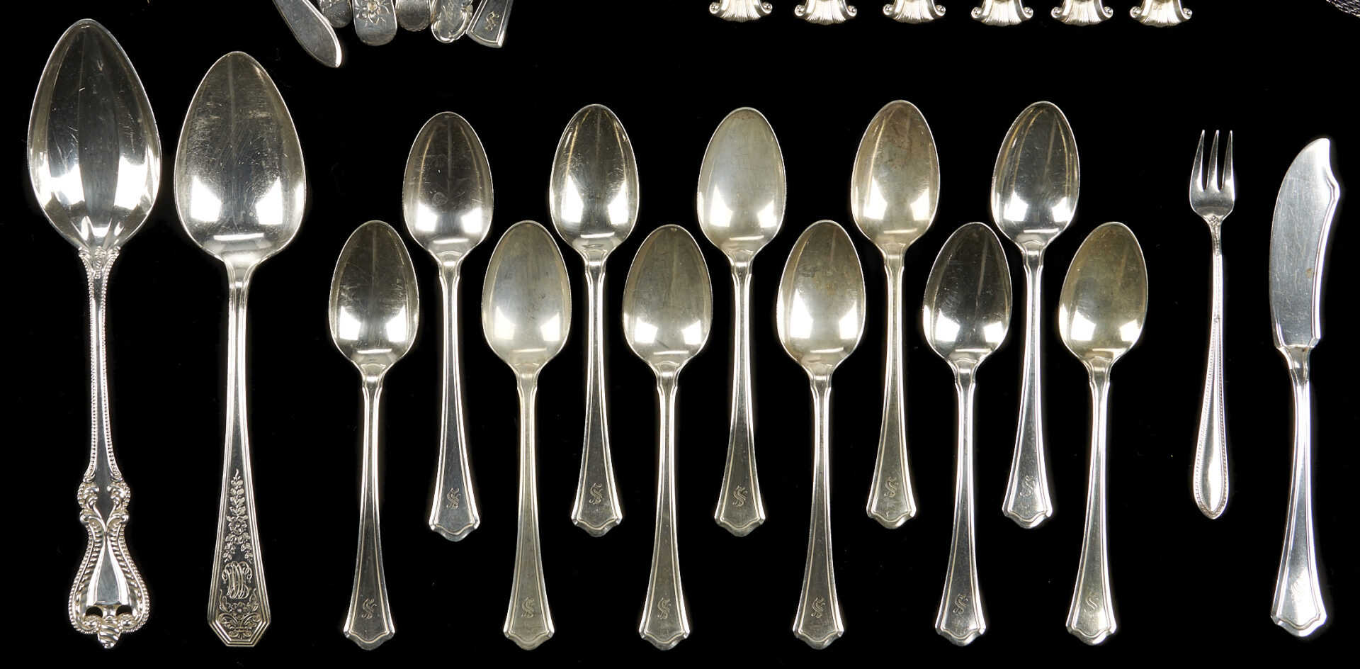 Lot 834: 32 Assorted Sterling Silver Pieces, incl. Salt Cellars
