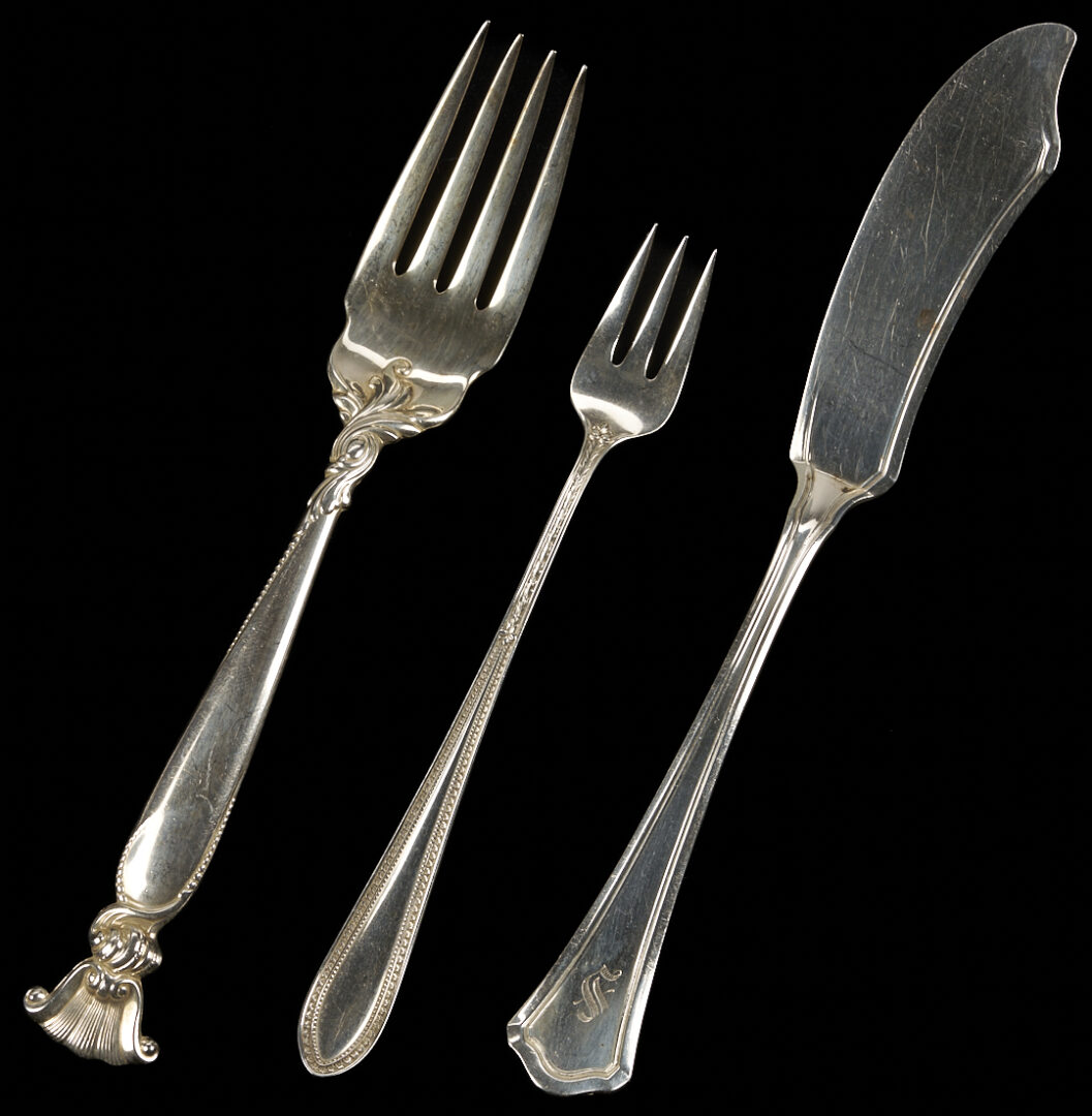 Lot 834: 32 Assorted Sterling Silver Pieces, incl. Salt Cellars
