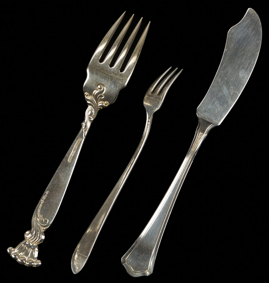 Lot 834: 32 Assorted Sterling Silver Pieces, incl. Salt Cellars