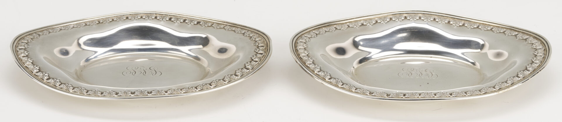 Lot 838: 4 Oval Sterling Silver Trays