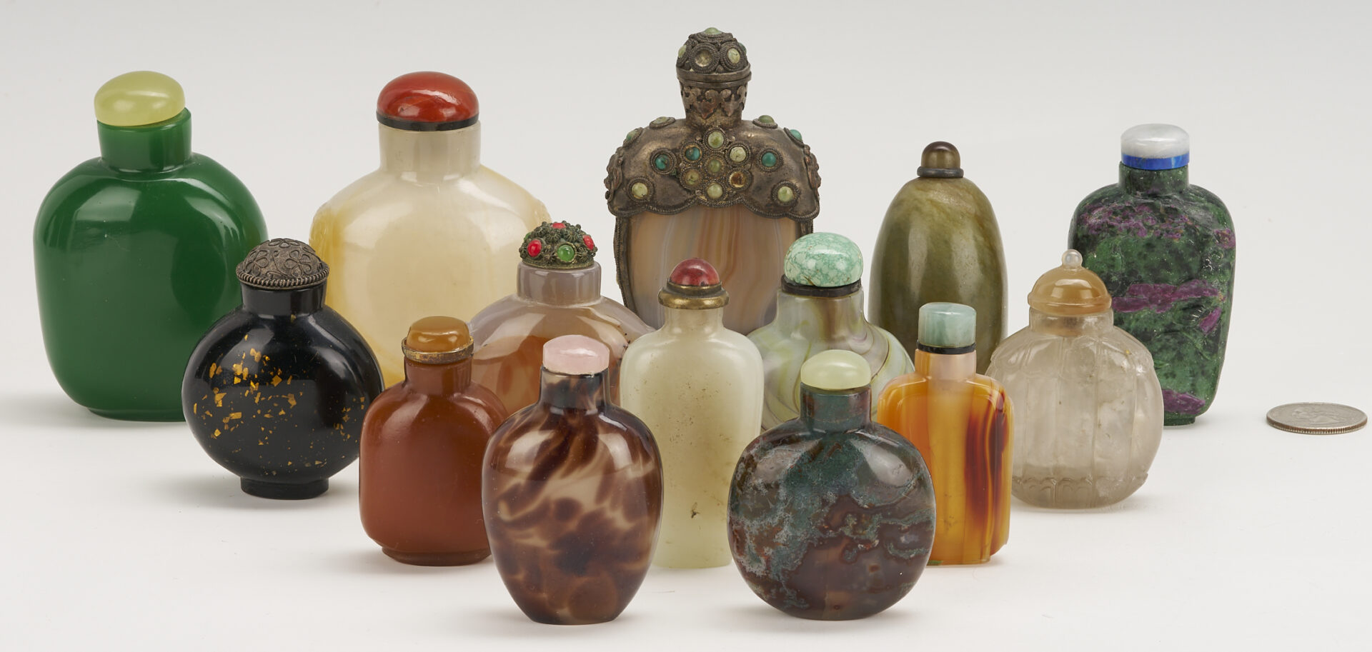 Lot 879: 14 Chinese Snuff Bottles: Glass, Agate, Hardstone