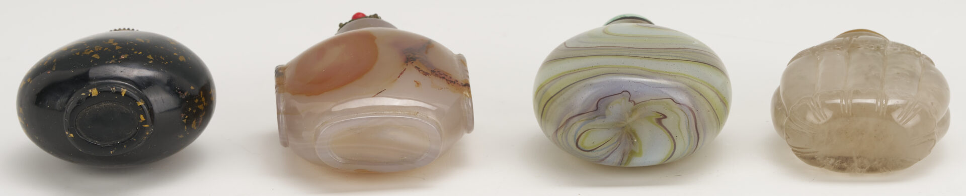 Lot 879: 14 Chinese Snuff Bottles: Glass, Agate, Hardstone