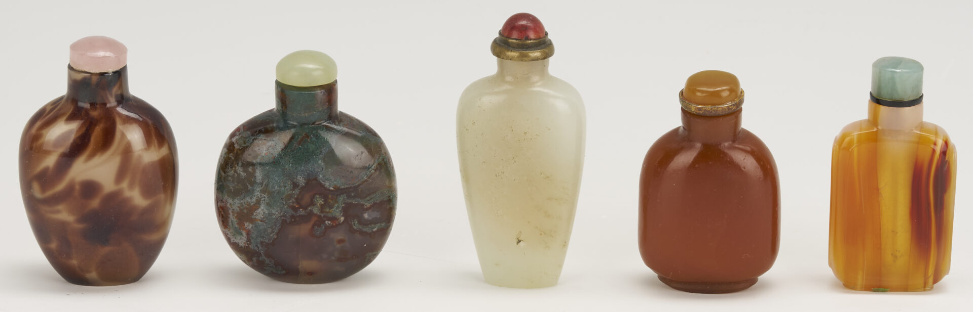 Lot 879: 14 Chinese Snuff Bottles: Glass, Agate, Hardstone
