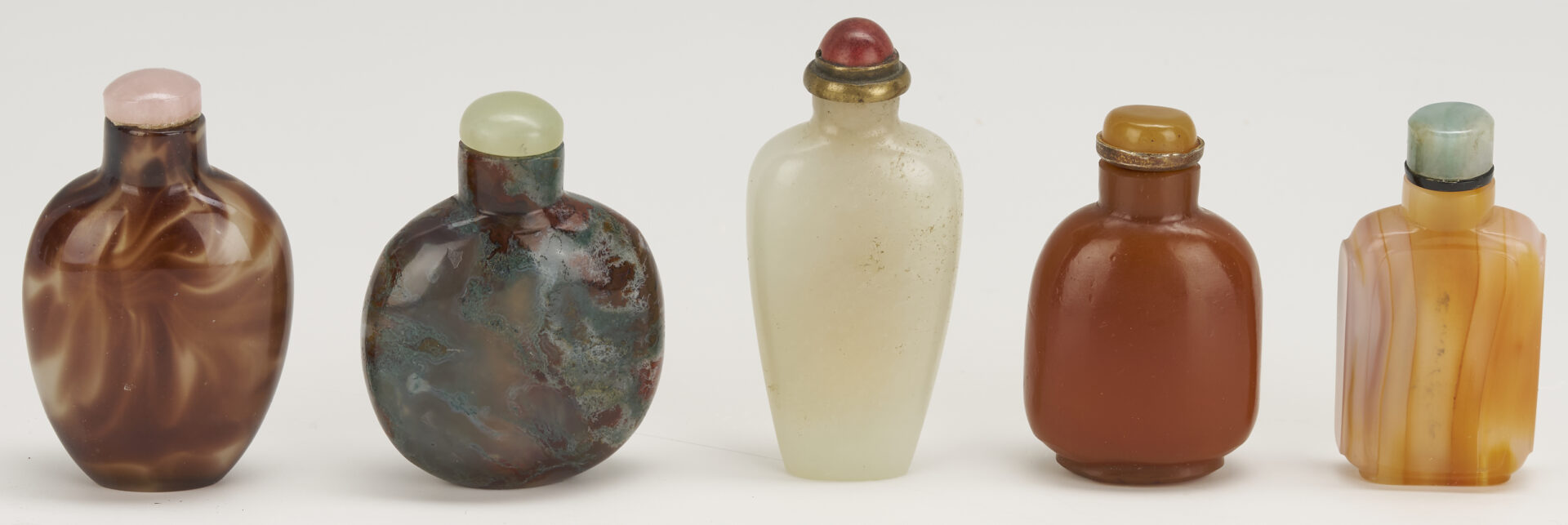 Lot 879: 14 Chinese Snuff Bottles: Glass, Agate, Hardstone