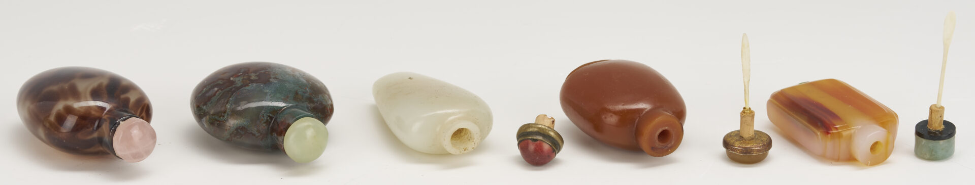 Lot 879: 14 Chinese Snuff Bottles: Glass, Agate, Hardstone