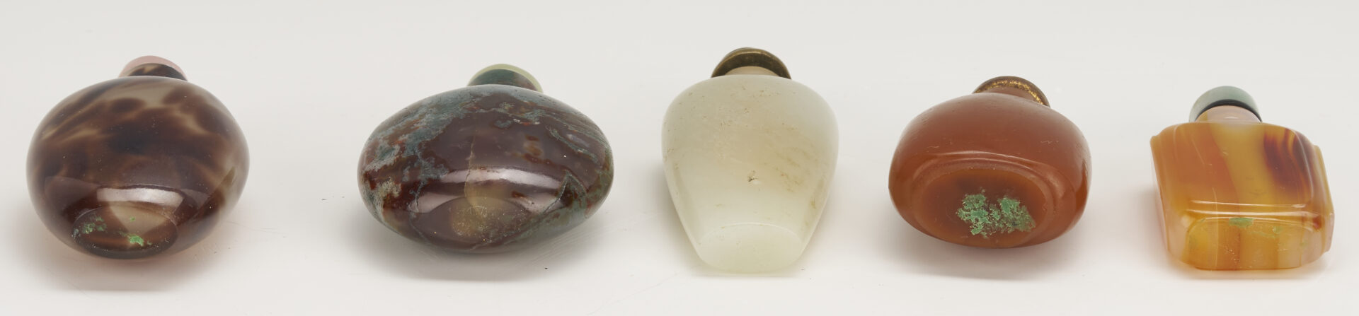Lot 879: 14 Chinese Snuff Bottles: Glass, Agate, Hardstone