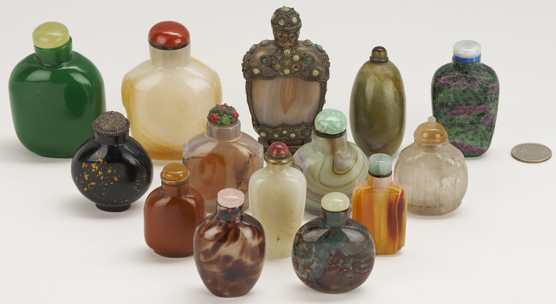 Lot 879: 14 Chinese Snuff Bottles: Glass, Agate, Hardstone