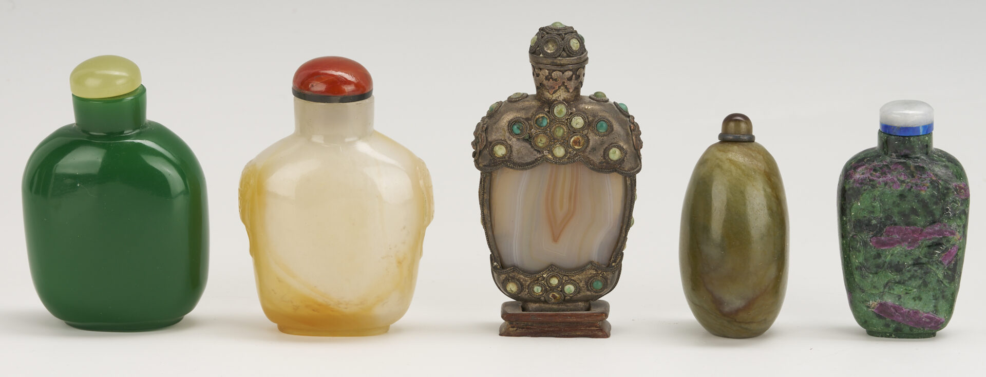 Lot 879: 14 Chinese Snuff Bottles: Glass, Agate, Hardstone