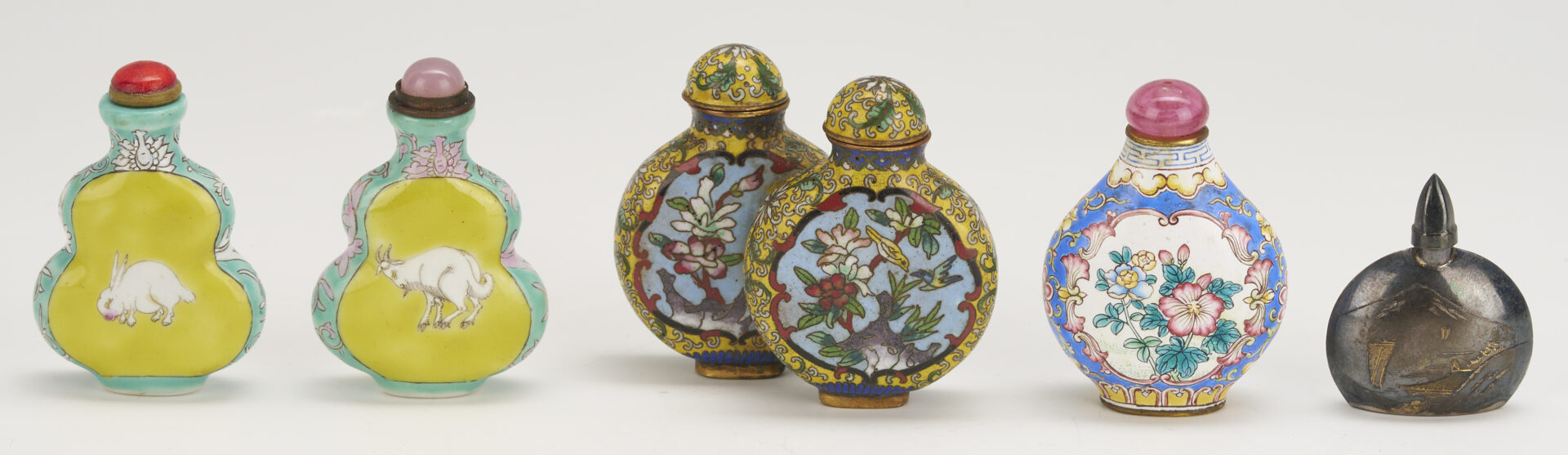 Lot 880: 11 Chinese Snuff Bottles incl. Famille Rose, Canton Enamel, Silver