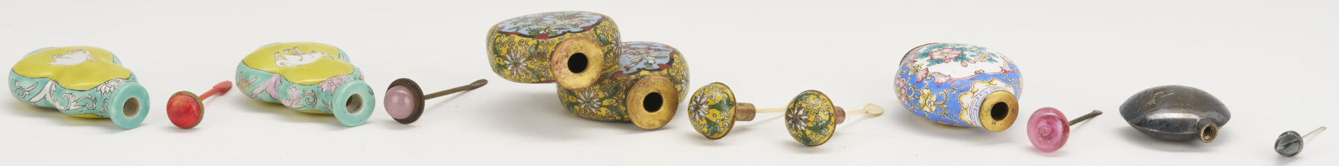 Lot 880: 11 Chinese Snuff Bottles incl. Famille Rose, Canton Enamel, Silver