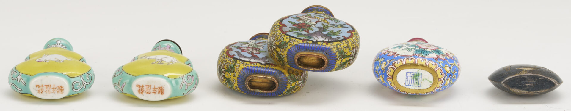 Lot 880: 11 Chinese Snuff Bottles incl. Famille Rose, Canton Enamel, Silver