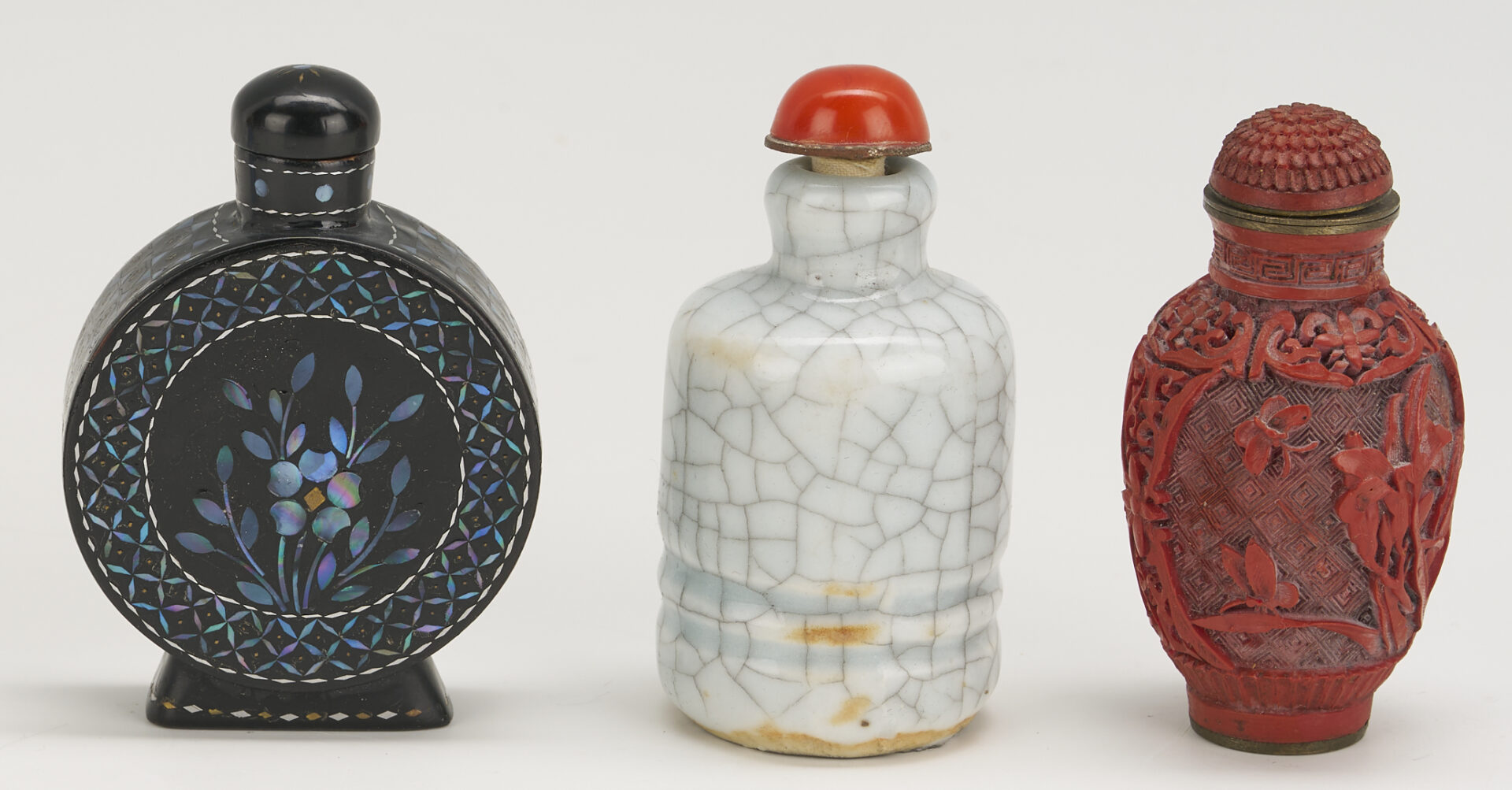 Lot 880: 11 Chinese Snuff Bottles incl. Famille Rose, Canton Enamel, Silver
