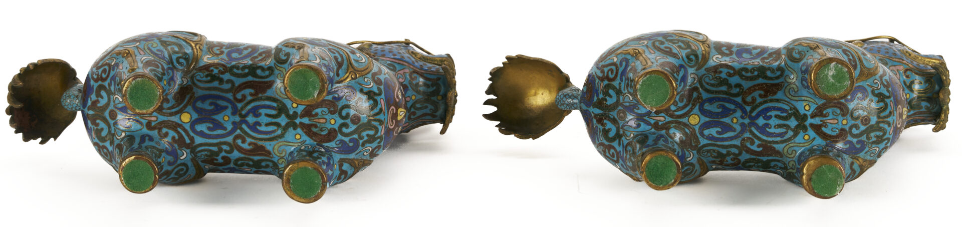 Lot 884: Pair Cloisonne Foo Dogs plus Cloisonne Plate