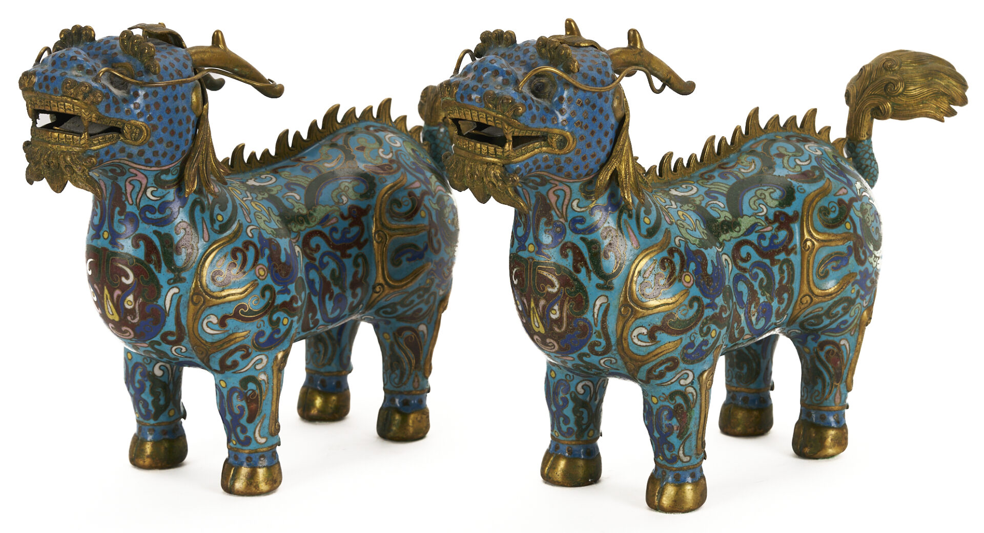 Lot 884: Pair Cloisonne Foo Dogs plus Cloisonne Plate