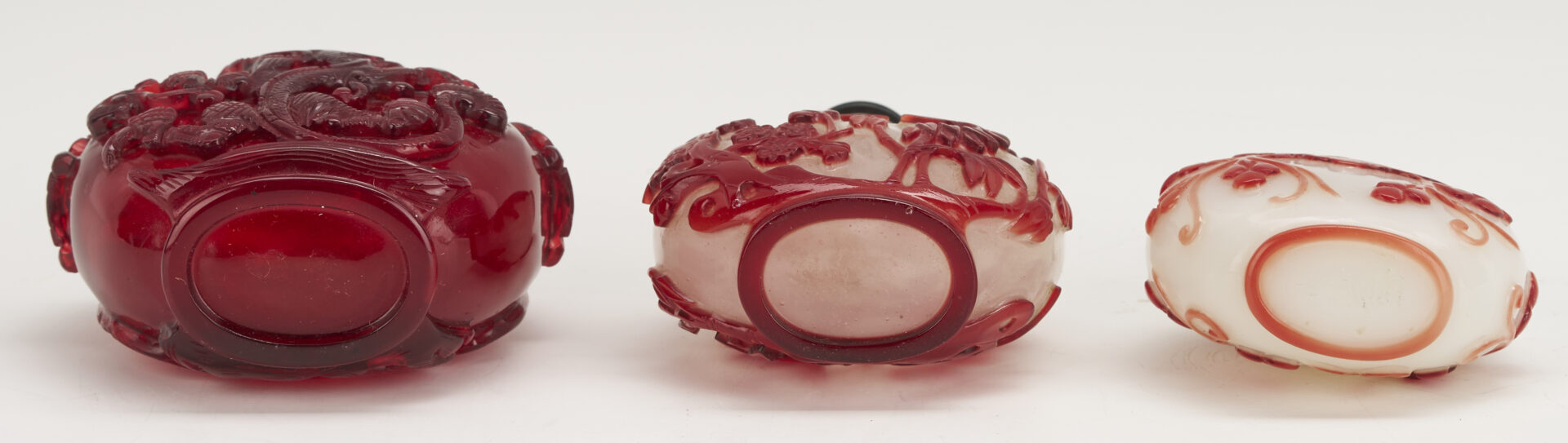 Lot 888: 3 Chinese Glass Snuff Bottles