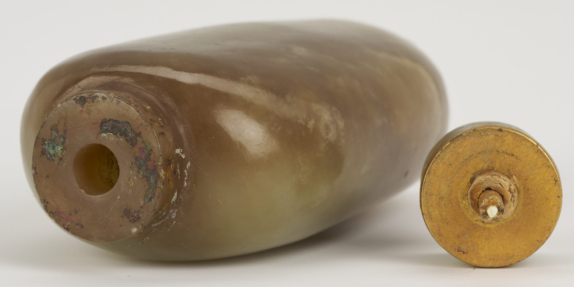 Lot 889: 2 Chinese Jade Snuff Bottles