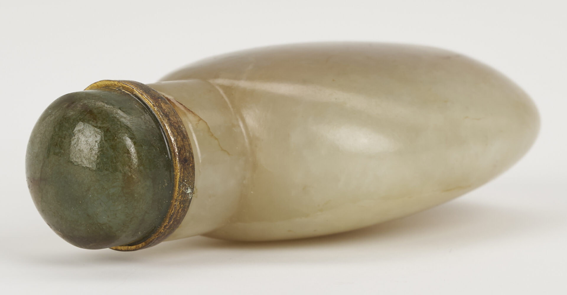 Lot 889: 2 Chinese Jade Snuff Bottles