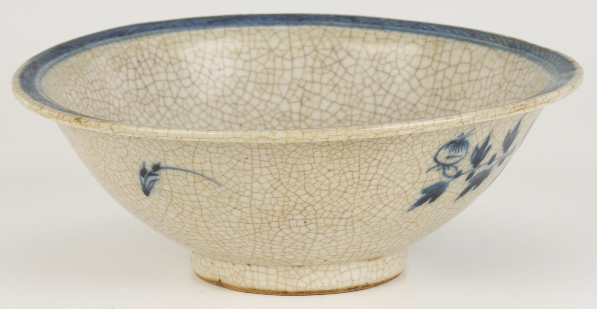 Lot 897: 4 Asian Porcelain Items