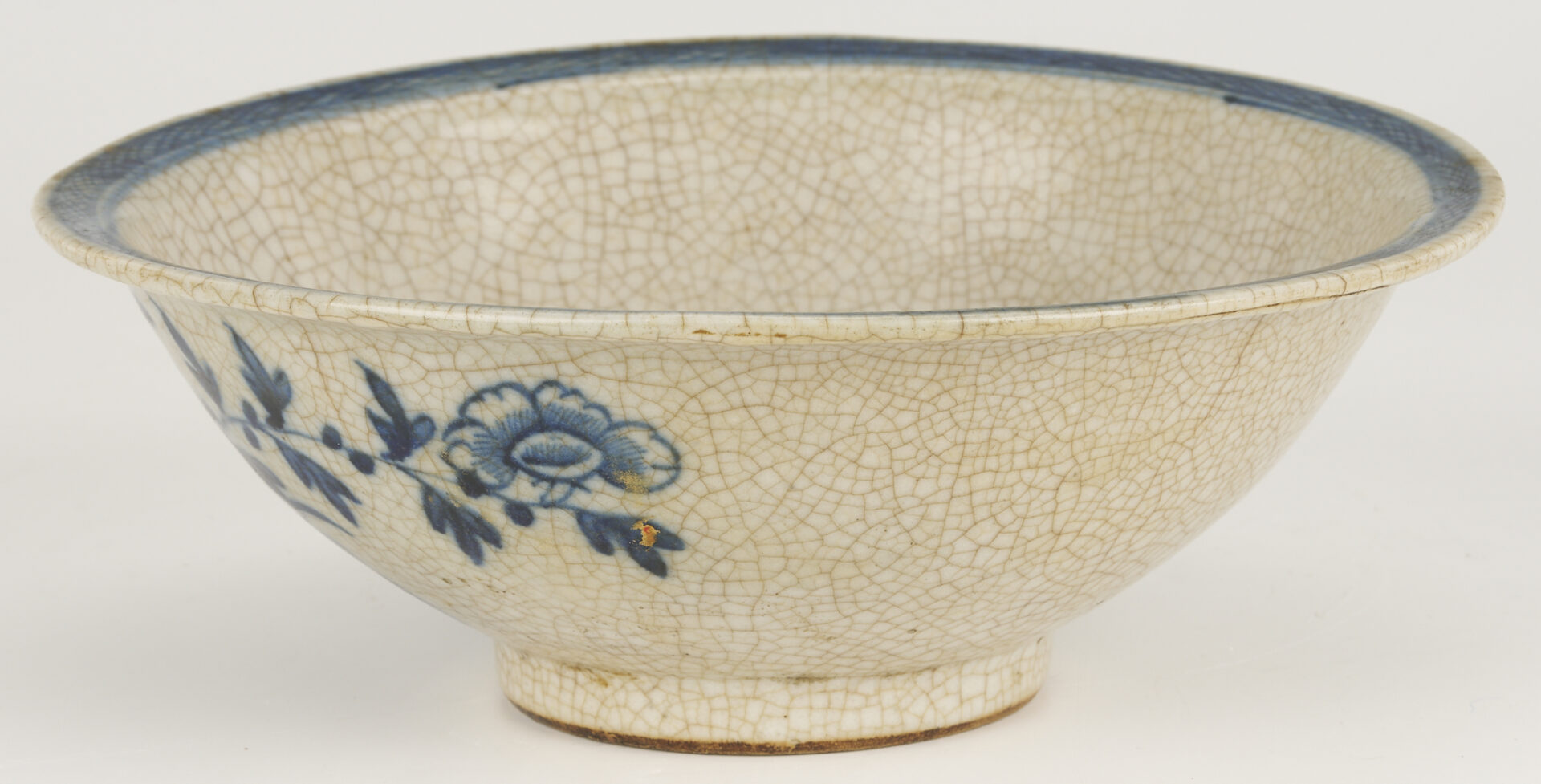 Lot 897: 4 Asian Porcelain Items