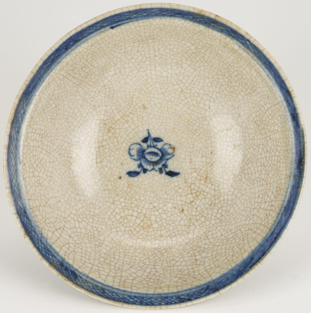 Lot 897: 4 Asian Porcelain Items