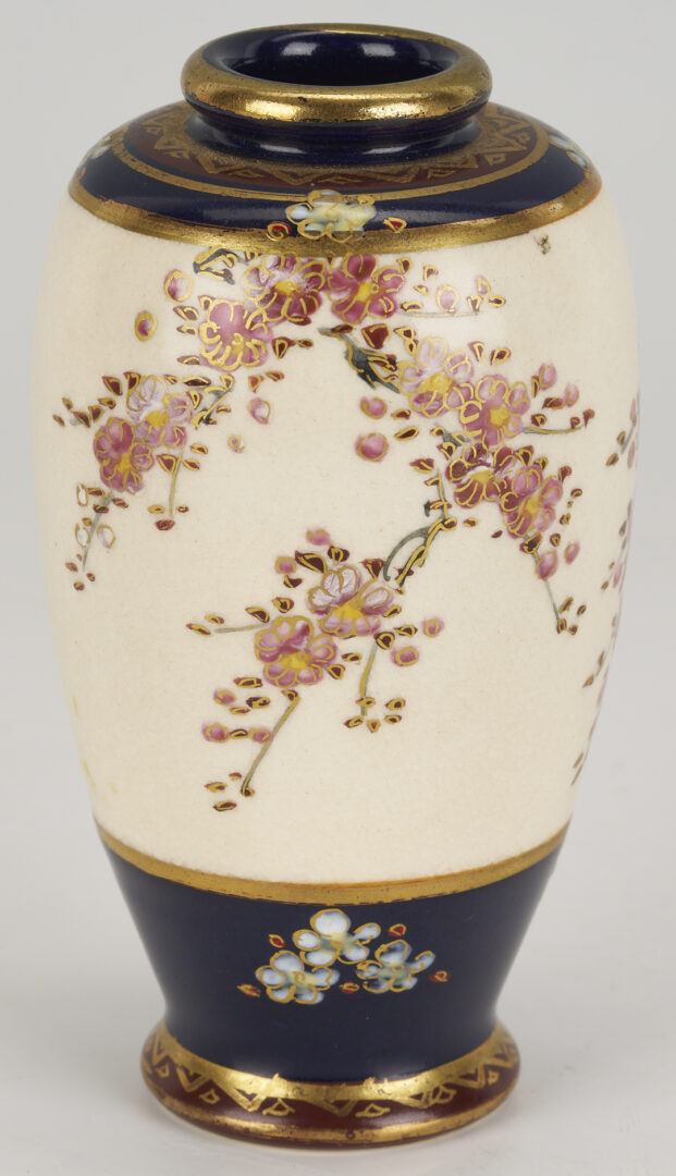 Lot 897: 4 Asian Porcelain Items