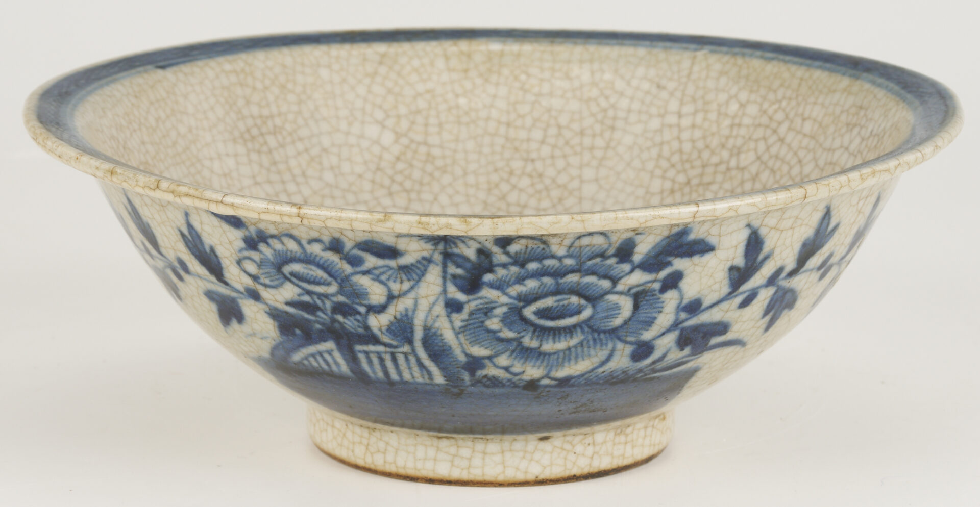 Lot 897: 4 Asian Porcelain Items