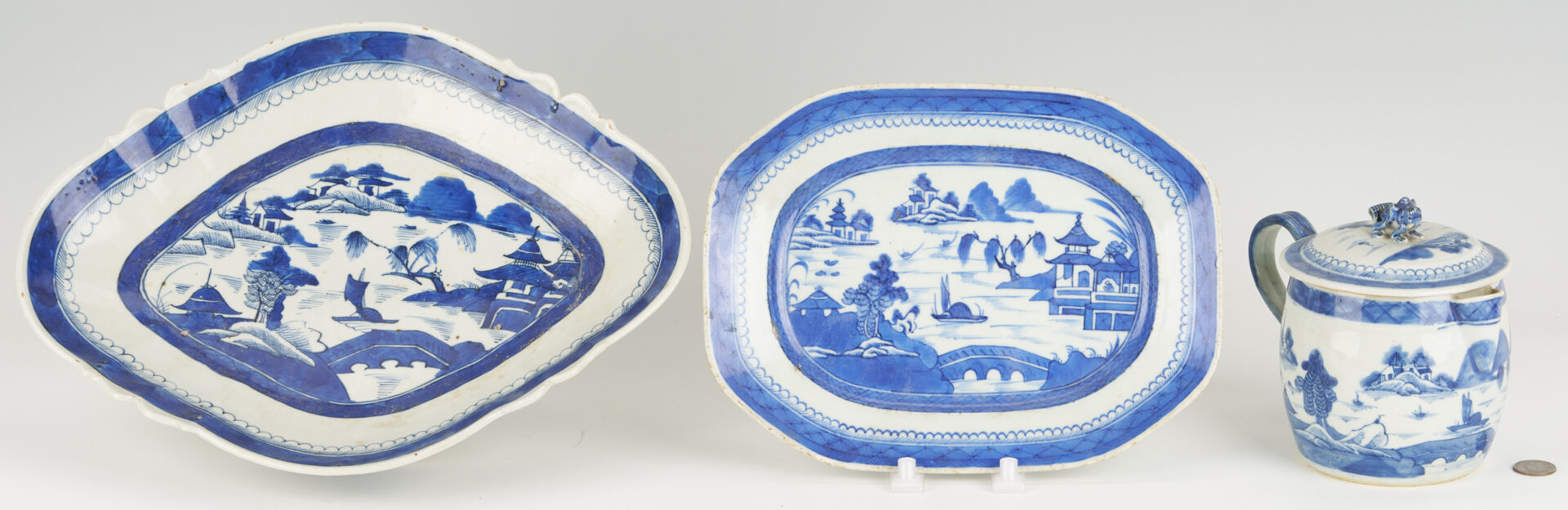 Lot 898: 3 Chinese Canton Porcelain Pcs.: Cider Jug, Tazza, Small Tray