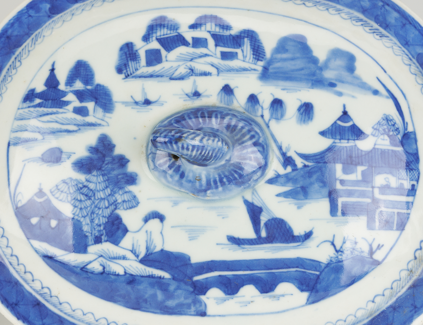 Lot 899: 4 Chinese Export Canton Covered Tureens