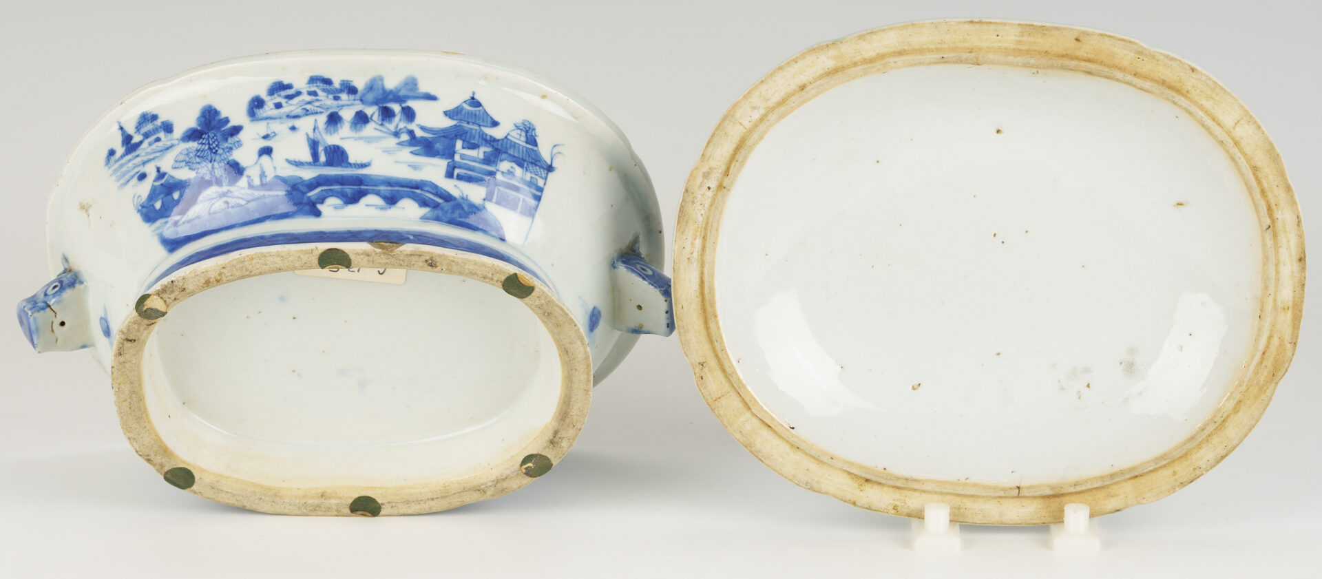 Lot 899: 4 Chinese Export Canton Covered Tureens