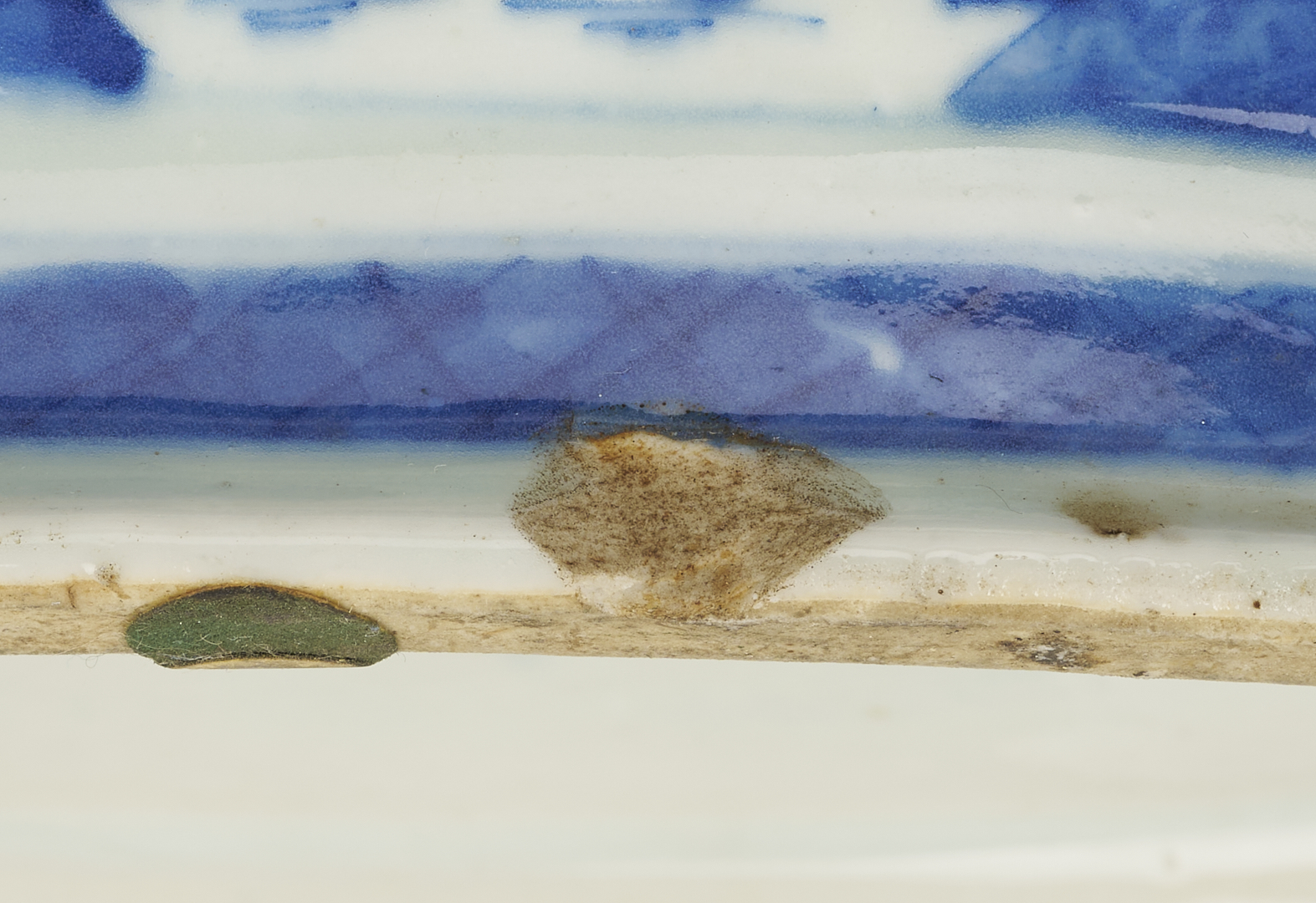 Lot 899: 4 Chinese Export Canton Covered Tureens