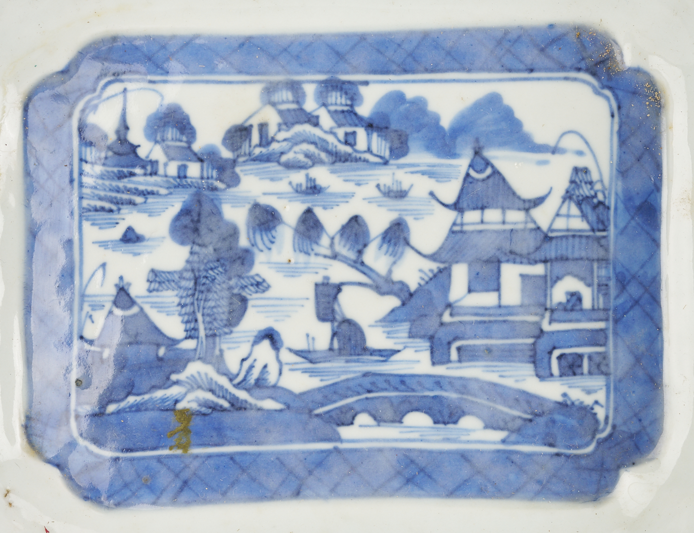 Lot 899: 4 Chinese Export Canton Covered Tureens