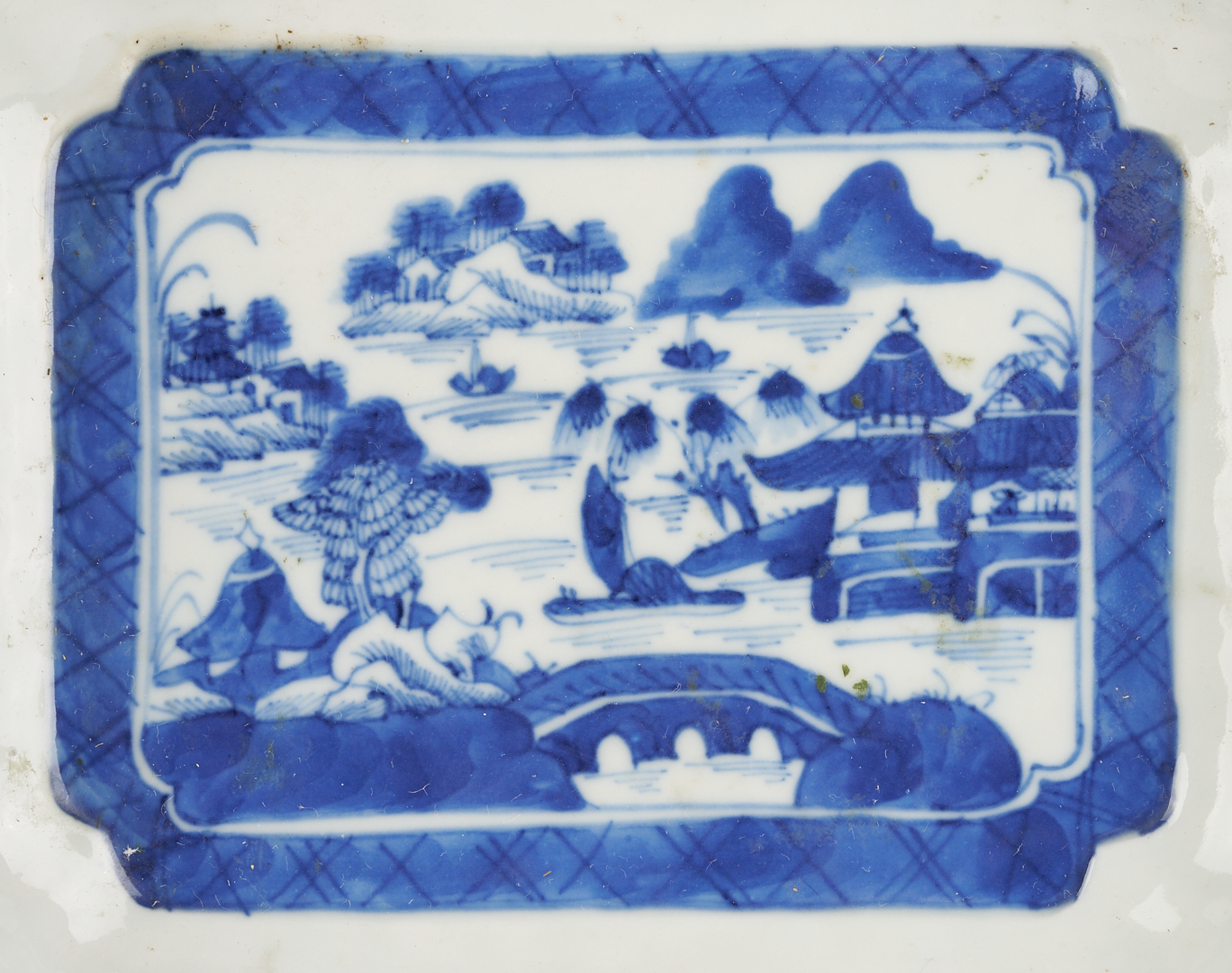 Lot 899: 4 Chinese Export Canton Covered Tureens