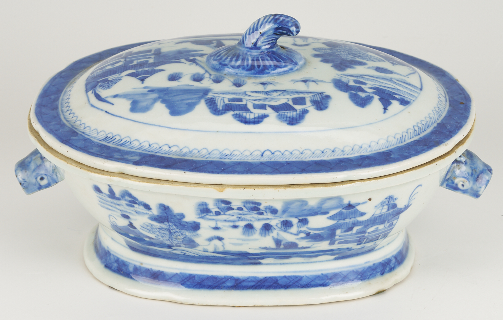 Lot 899: 4 Chinese Export Canton Covered Tureens