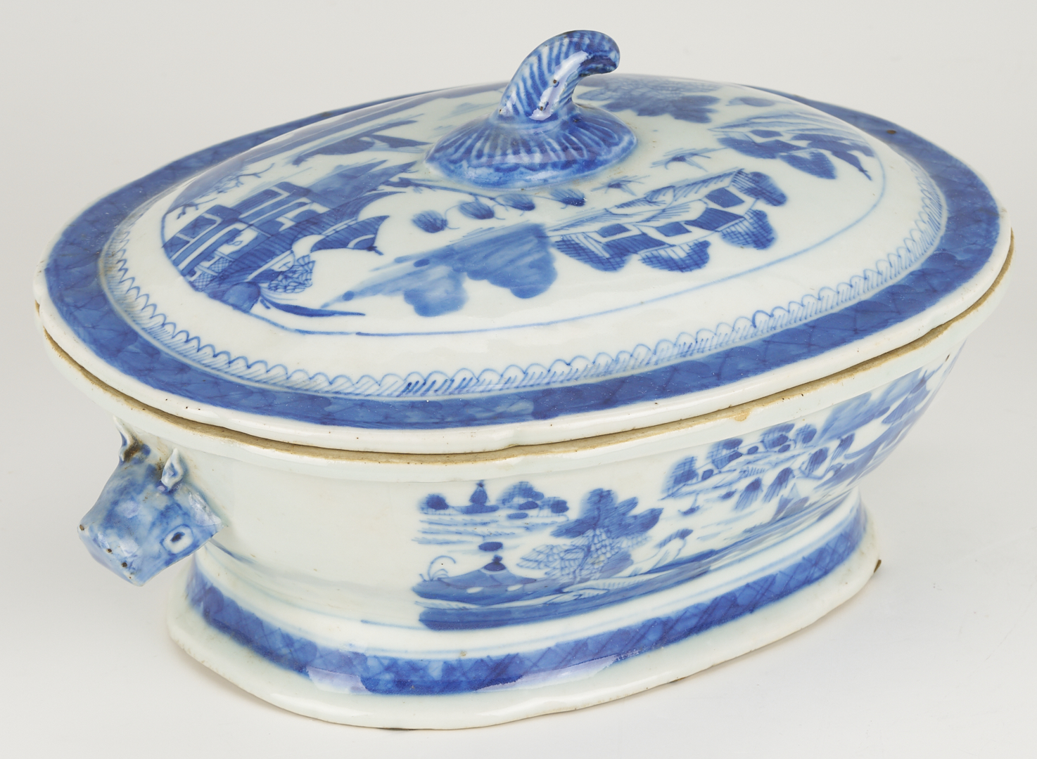 Lot 899: 4 Chinese Export Canton Covered Tureens