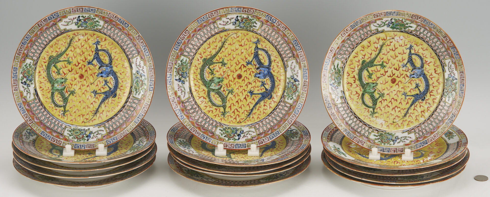 Lot 900: Set of 15 Chinese Porcelain Dragon Plates