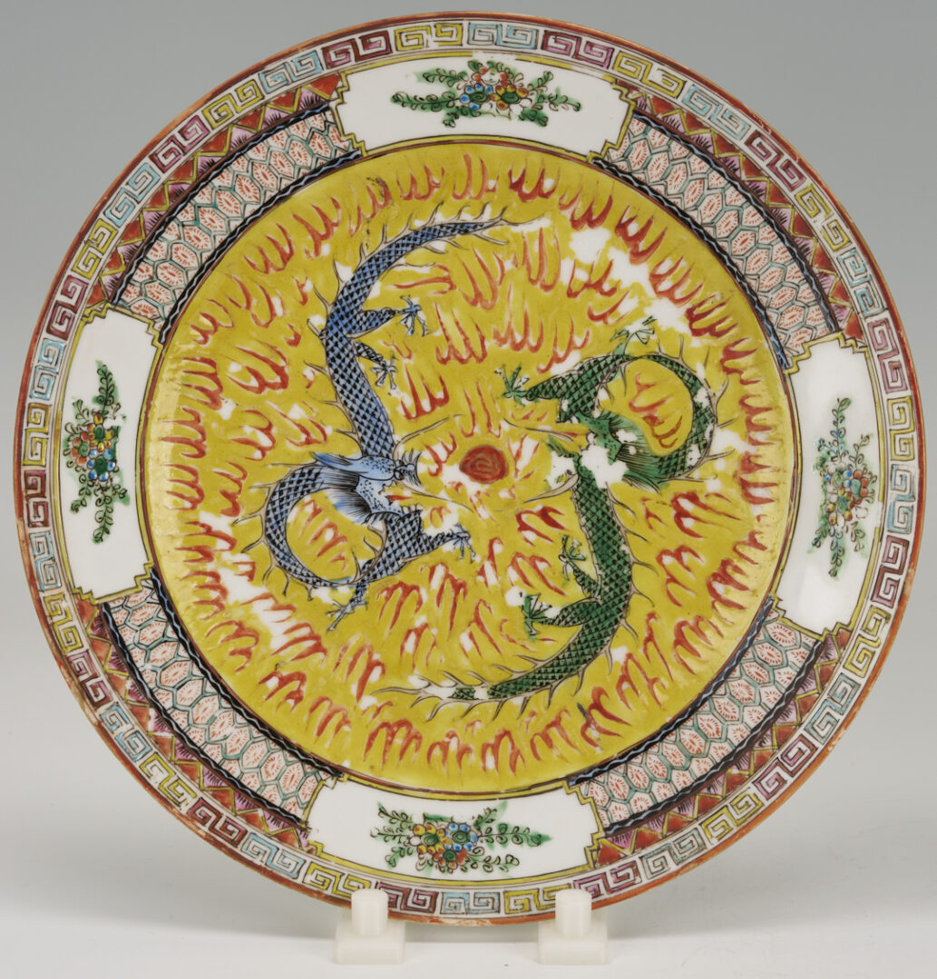 Lot 900: Set of 15 Chinese Porcelain Dragon Plates