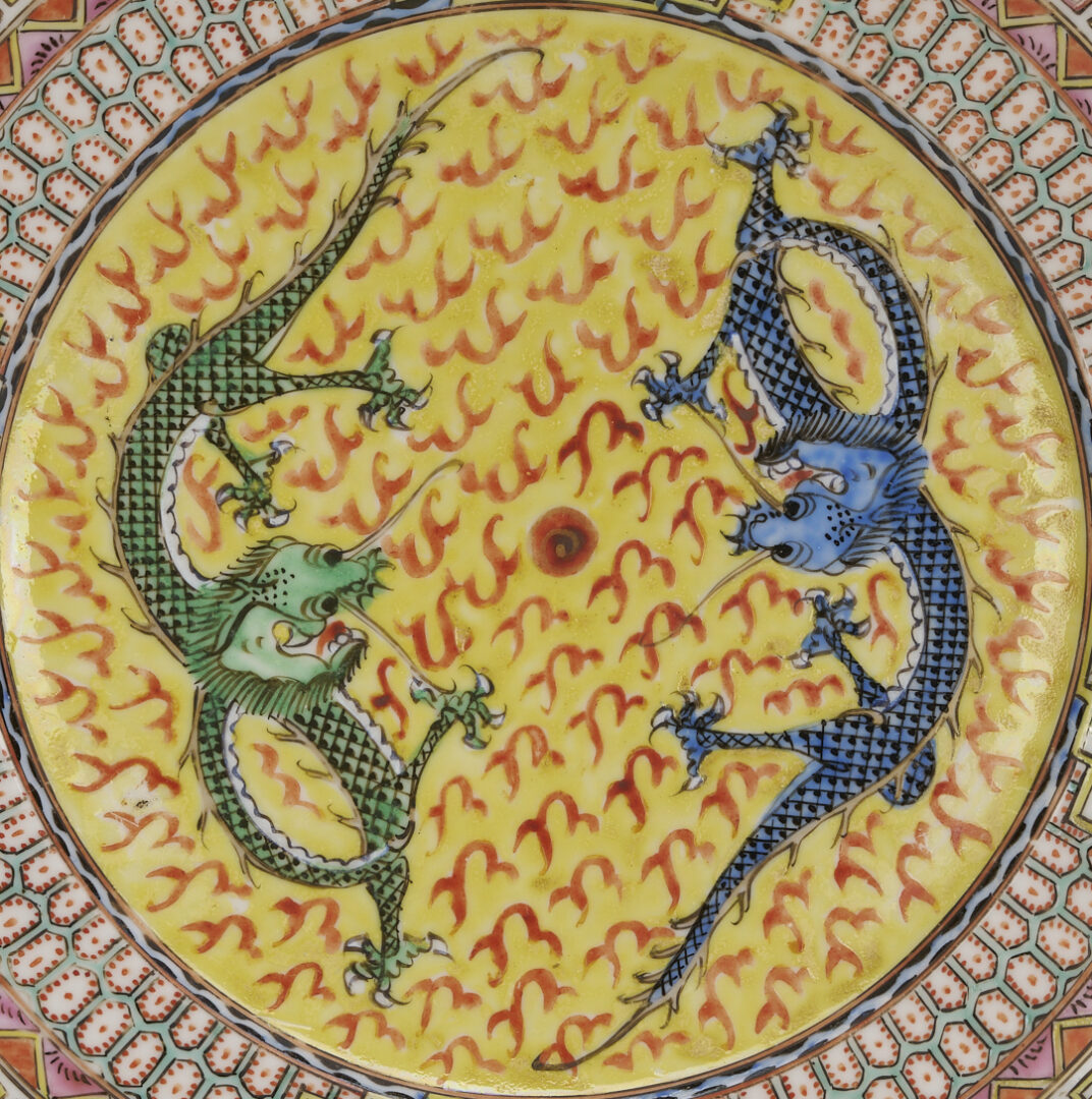 Lot 900: Set of 15 Chinese Porcelain Dragon Plates