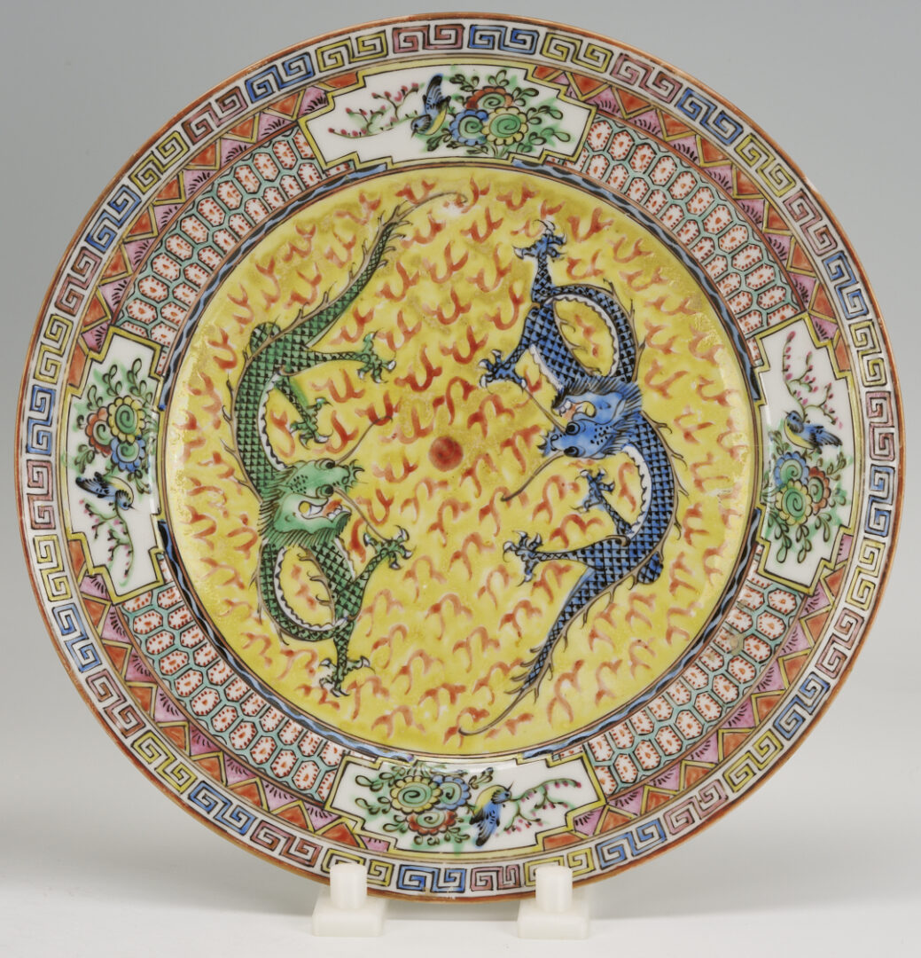 Lot 900: Set of 15 Chinese Porcelain Dragon Plates
