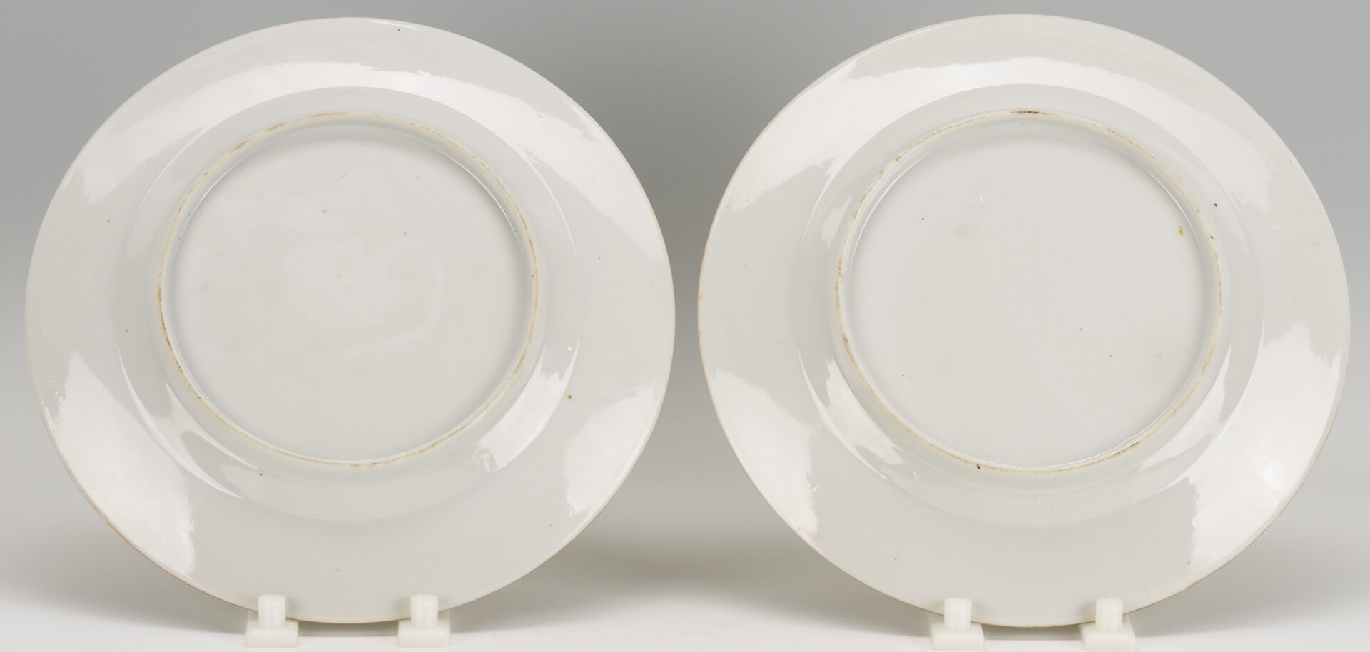 Lot 900: Set of 15 Chinese Porcelain Dragon Plates