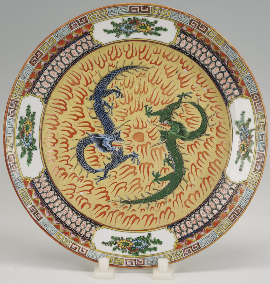 Lot 900: Set of 15 Chinese Porcelain Dragon Plates