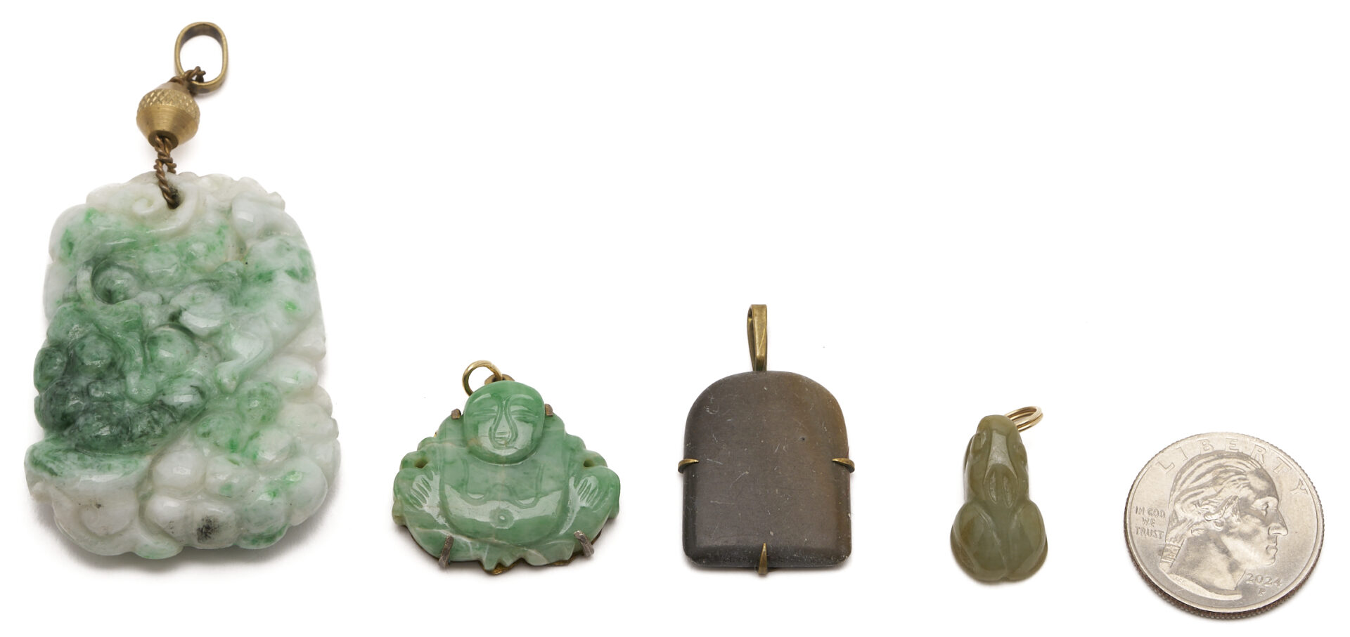 Lot 910: 4 Chinese Pendants Incl. Jade