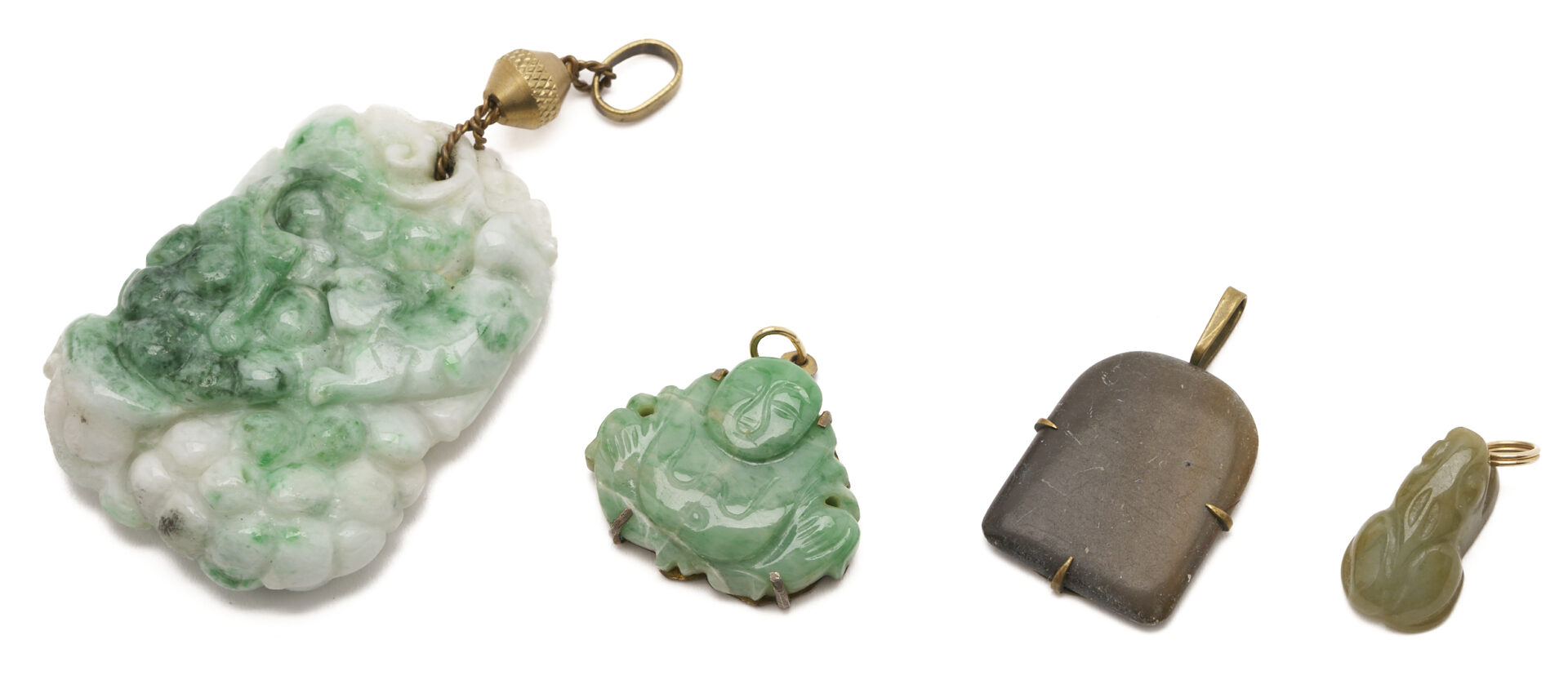 Lot 910: 4 Chinese Pendants Incl. Jade