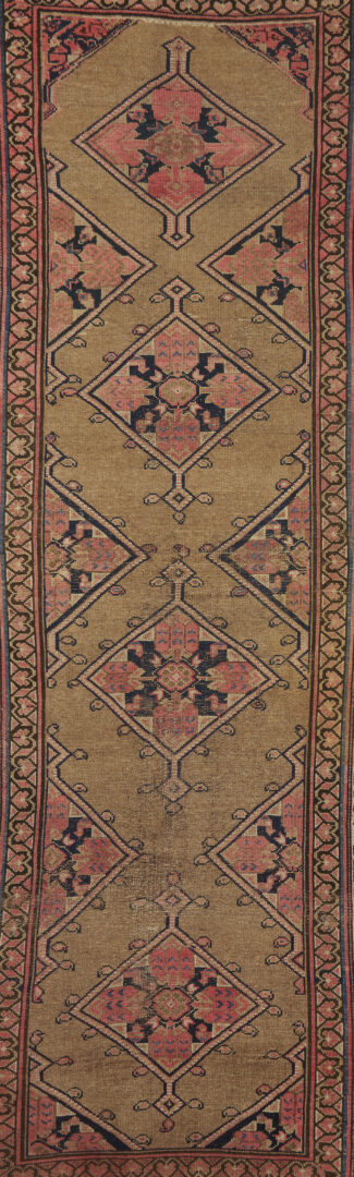 Lot 913: Kurd Bijar Runner, 9 ft x 4 ft