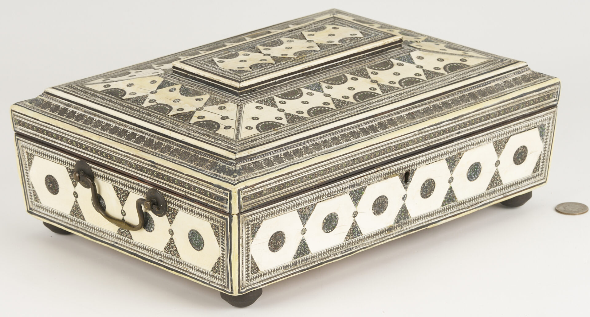Lot 924: Anglo Indian Bone Sewing Box