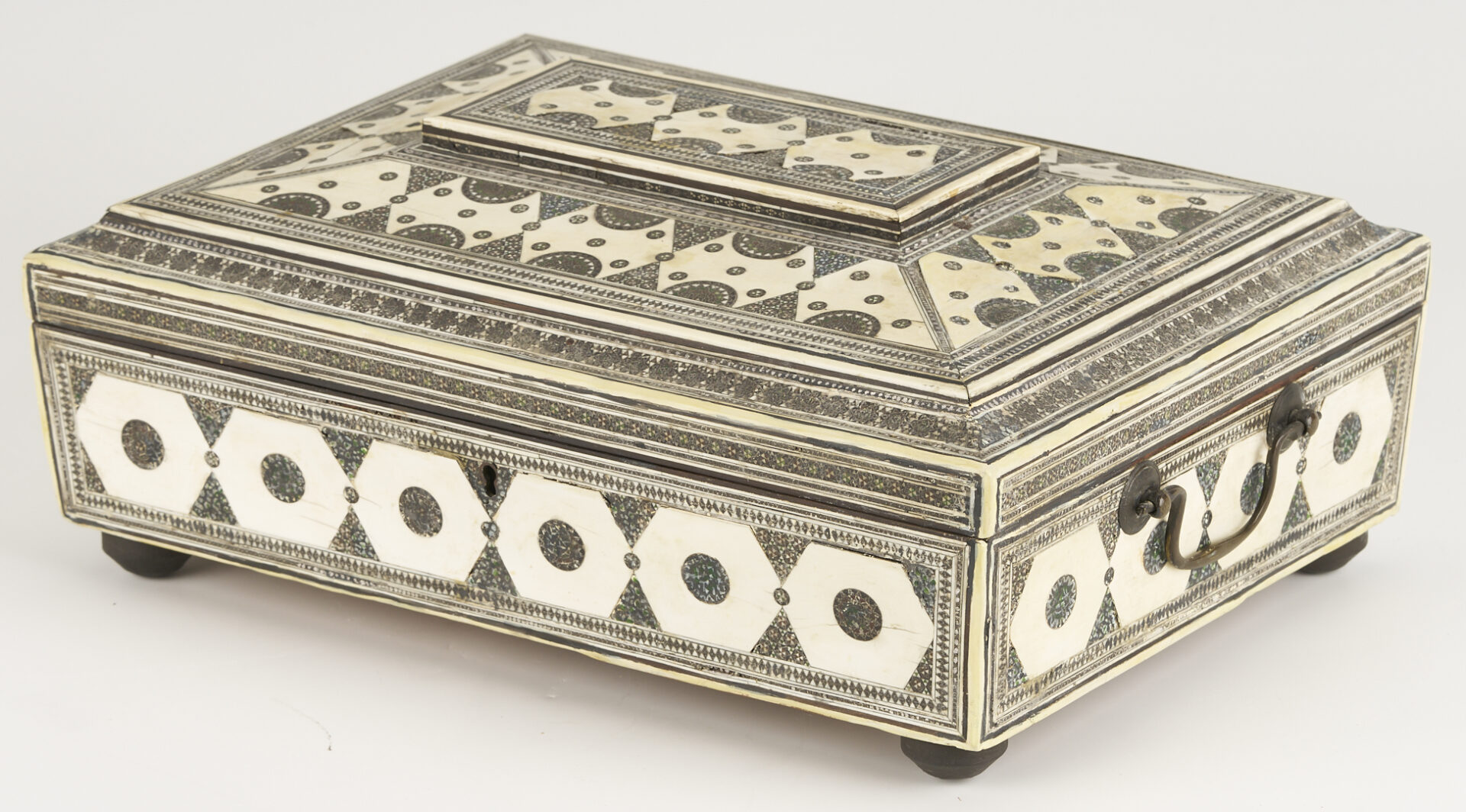 Lot 924: Anglo Indian Bone Sewing Box
